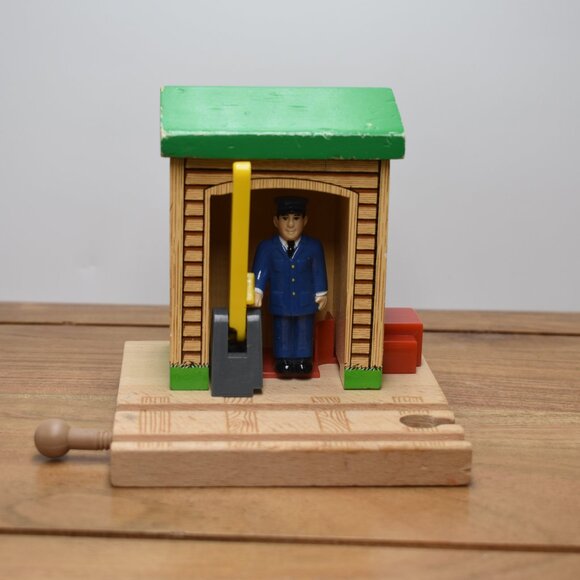 Sodor Conductor Shed 2001 Learning Curve Wooden Railway Thomas the Train - Picture 1 of 8